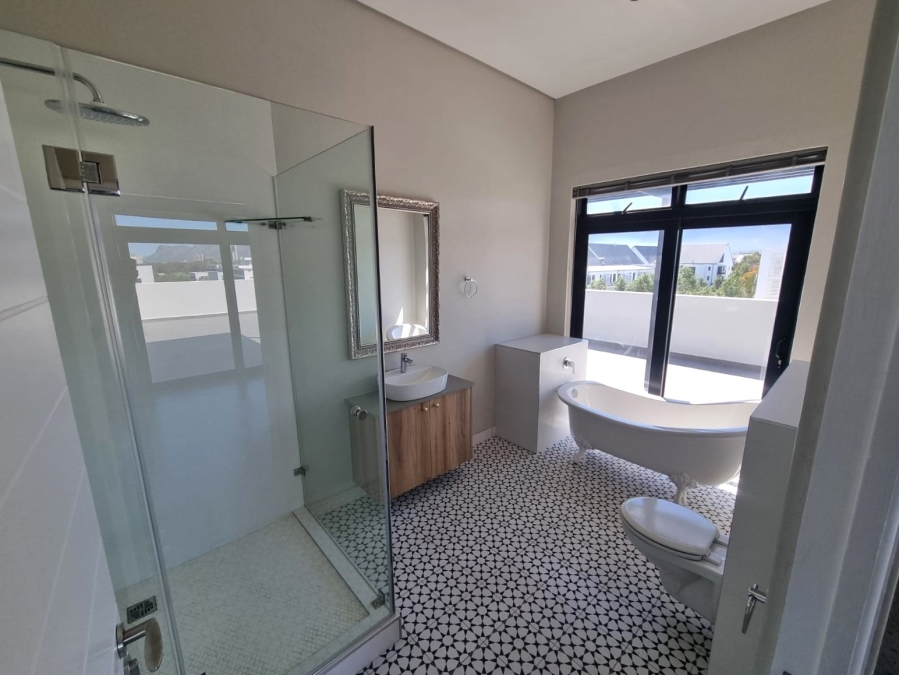 To Let 2 Bedroom Property for Rent in Paardevlei Western Cape